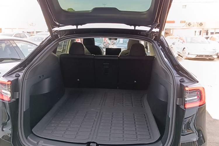 Used Tesla Model Y 2022 Rear-Wheel-Drive Version Trunk