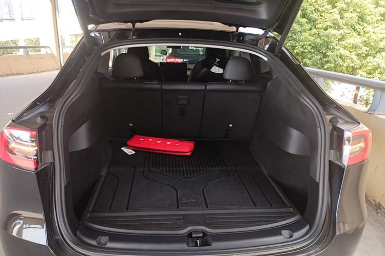 Used Tesla Model Y 2022 Rear-Wheel-Drive Version Trunk