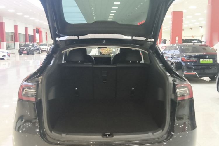 Used Tesla Model Y 2022 Long-Range All-Wheel-Drive Version Trunk