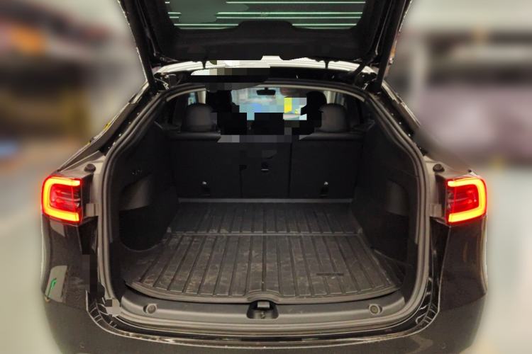 Used Tesla Model Y 2022 Long-Range All-Wheel-Drive Version Trunk