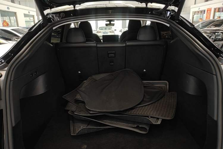 Used Tesla Model Y 2022 Rear-Wheel-Drive Version Trunk