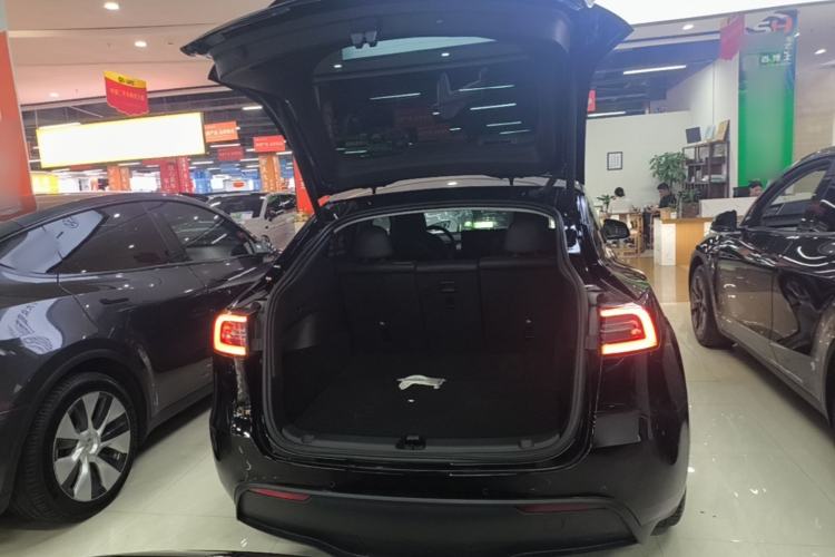 Used Tesla Model Y 2022 Rear-Wheel-Drive Version Trunk