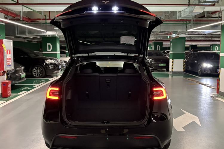 Used Tesla Model Y 2022 Rear-Wheel-Drive Version Trunk