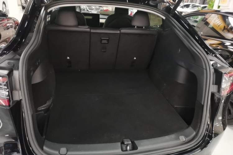 Used Tesla Model Y 2022 Rear-Wheel-Drive Version Trunk