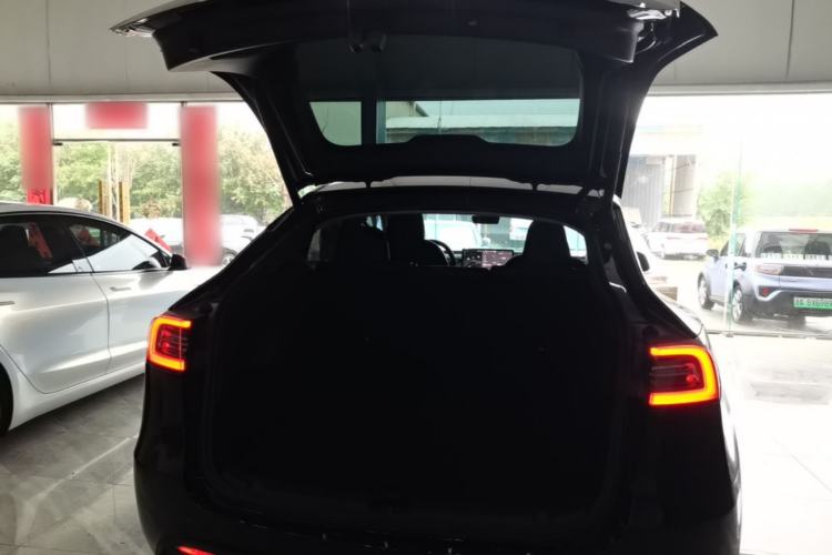 Used Tesla Model Y 2022 Long-Range All-Wheel-Drive Version Trunk