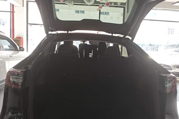 Used Tesla Model Y 2022 Rear-Wheel-Drive Version Trunk