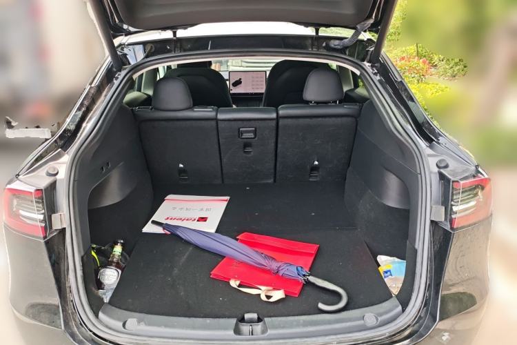 Used Tesla Model Y 2022 Long-Range All-Wheel-Drive Version Trunk