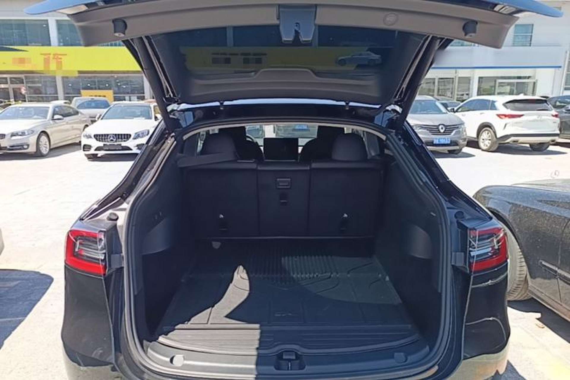 Used Tesla Model Y 2022 Performance High-Performance All-Wheel-Drive Version Trunk