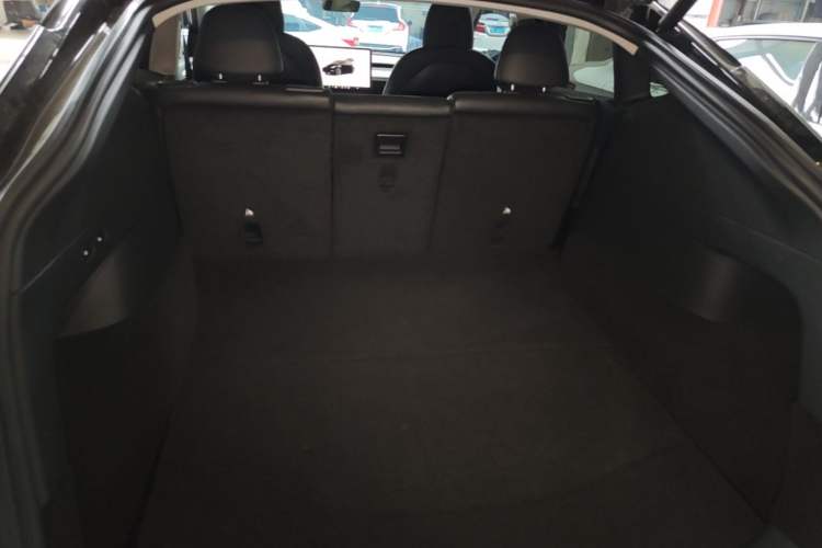 Used Tesla Model Y 2022 Long-Range All-Wheel-Drive Version Trunk