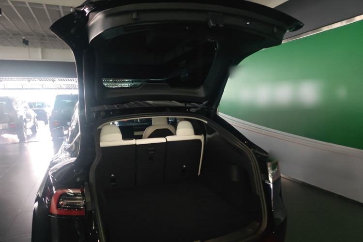 Used Tesla Model Y 2022 Long-Range All-Wheel-Drive Version Trunk