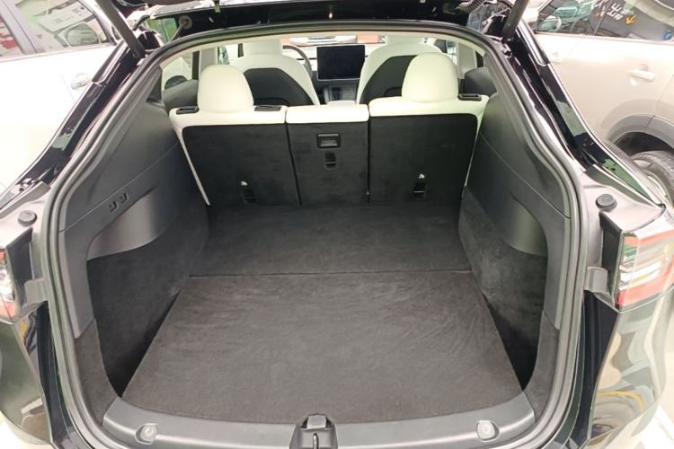 Used Tesla Model Y 2022 Long-Range All-Wheel-Drive Version Trunk