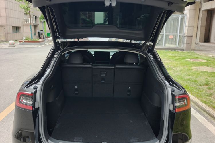 Used Tesla Model Y 2022 Rear-Wheel-Drive Version Trunk