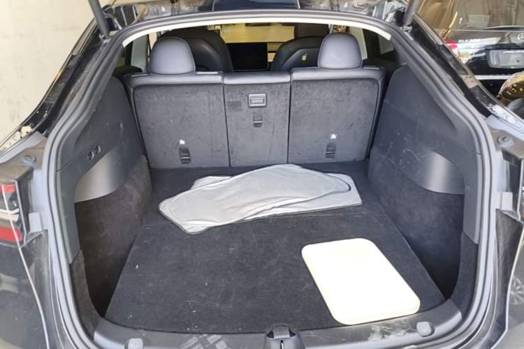Used Tesla Model Y 2022 Rear-Wheel-Drive Version Trunk