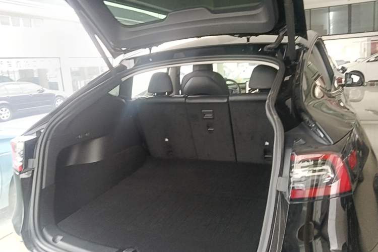 Used Tesla Model Y 2022 Rear-Wheel-Drive Version Trunk