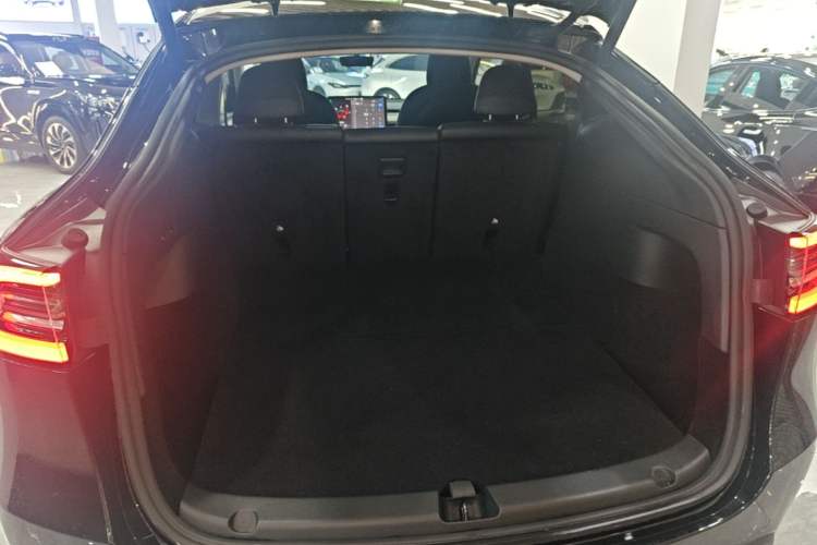 Used Tesla Model Y 2022 Rear-Wheel-Drive Version Trunk