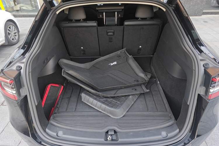 Used Tesla Model Y 2022 Rear-Wheel-Drive Version Trunk