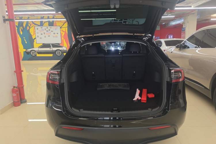 Used Tesla Model Y 2022 Rear-Wheel-Drive Version Trunk