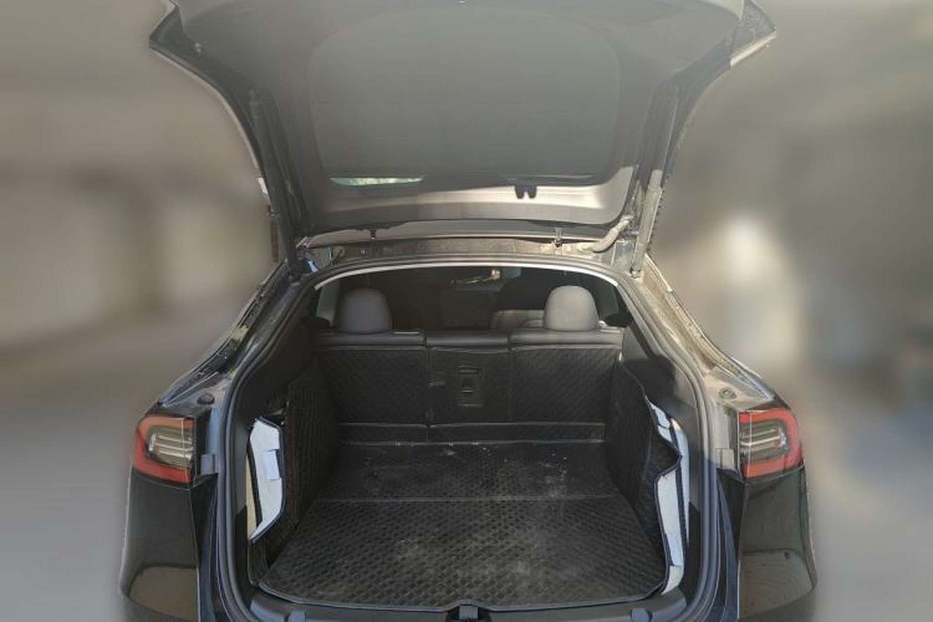 Used Tesla Model Y 2022 Rear-Wheel-Drive Version Trunk