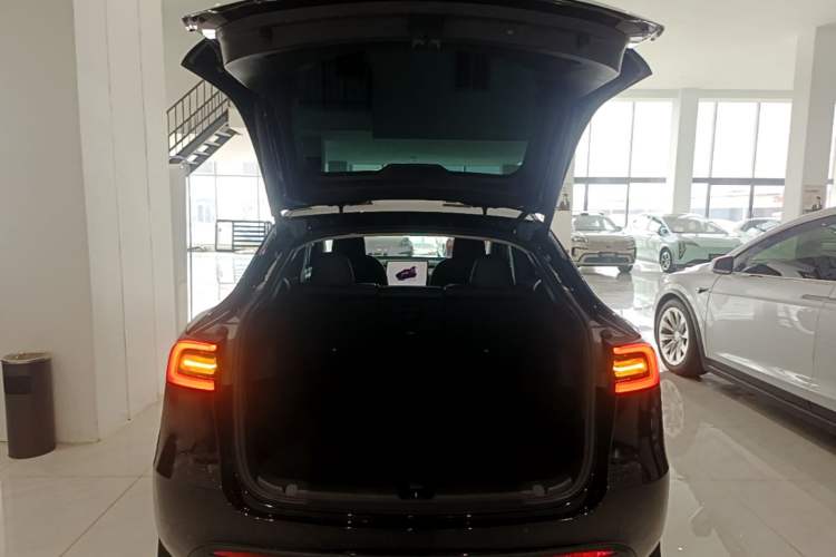 Used Tesla Model Y 2022 Performance High-Performance All-Wheel-Drive Version Trunk