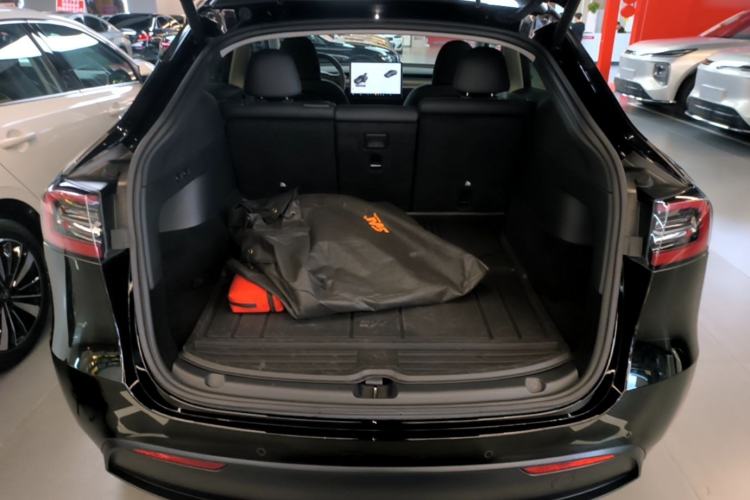 Used Tesla Model Y 2022 Rear-Wheel-Drive Version Trunk