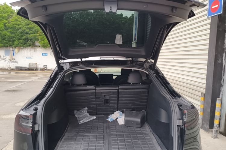 Used Tesla Model Y 2022 Rear-Wheel-Drive Version Trunk