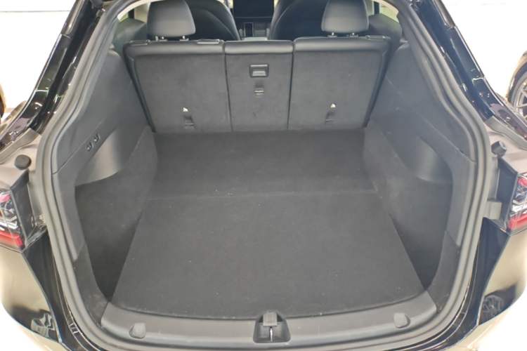 Used Tesla Model Y 2022 Rear-Wheel-Drive Version Trunk