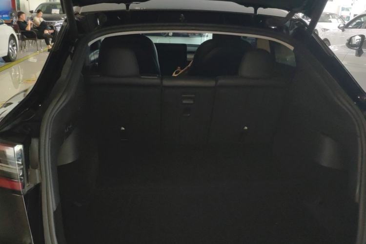 Used Tesla Model Y 2022 Long-Range All-Wheel-Drive Version Trunk