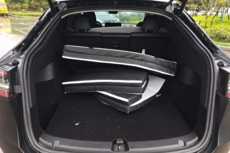 Used Tesla Model Y 2022 Long-Range All-Wheel-Drive Version Trunk