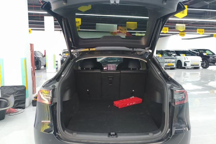 Used Tesla Model Y 2022 Rear-Wheel-Drive Version Trunk