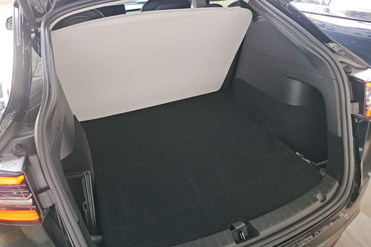 Used Tesla Model Y 2022 Rear-Wheel-Drive Version Trunk
