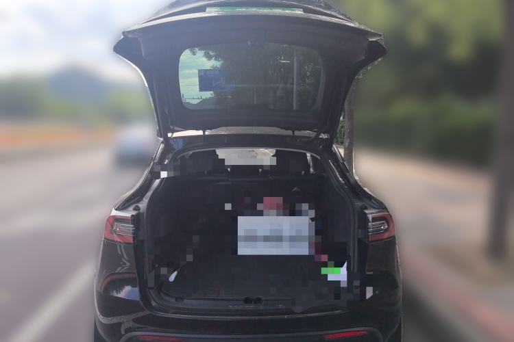 Used Tesla Model Y 2022 Long-Range All-Wheel-Drive Version Trunk