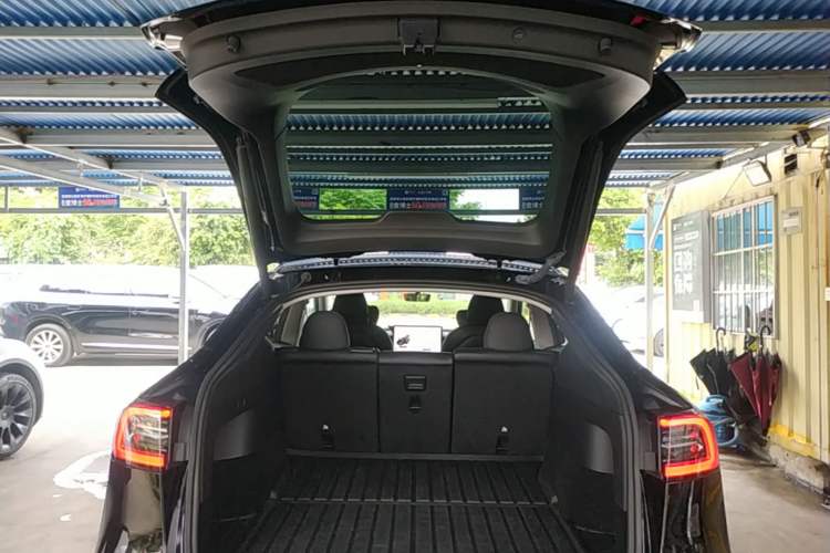 Used Tesla Model Y 2022 Rear-Wheel-Drive Version Trunk