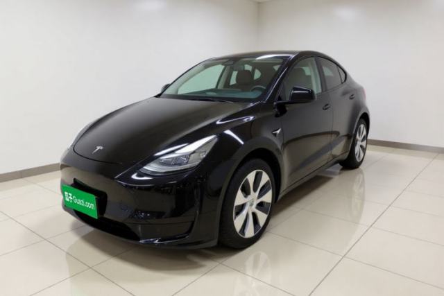 Tesla Model Y 2022 Rear-Wheel-Drive Version مستعملة