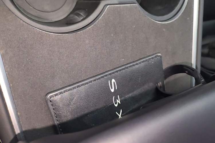 Used Tesla Model Y 2022 Long-Range All-Wheel-Drive Version Vehicle Key