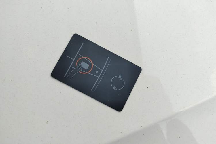 Used Tesla Model Y 2022 Long-Range All-Wheel-Drive Version Vehicle Key