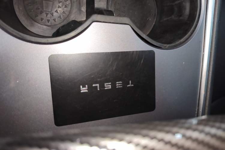 Used Tesla Model Y 2022 Long-Range All-Wheel-Drive Version Vehicle Key
