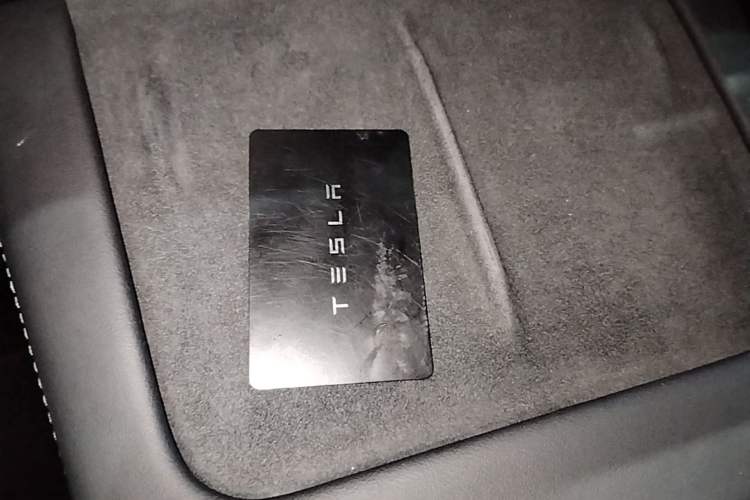 Used Tesla Model Y 2022 Long-Range All-Wheel-Drive Version Vehicle Key