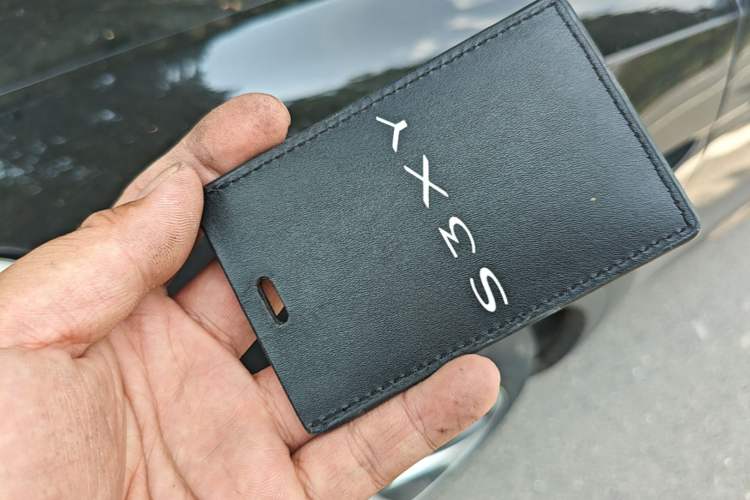 Used Tesla Model Y 2022 Revised Version Rear-Wheel Drive Vehicle Key