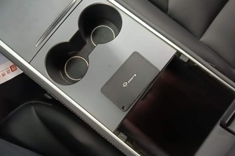 Used Tesla Model Y 2022 Long-Range All-Wheel-Drive Version Vehicle Key