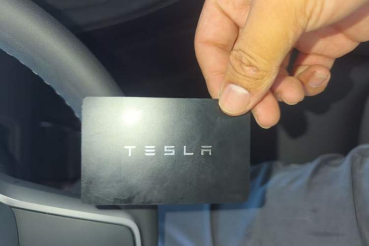 Used Tesla Model Y 2022 Long-Range All-Wheel-Drive Version Vehicle Key