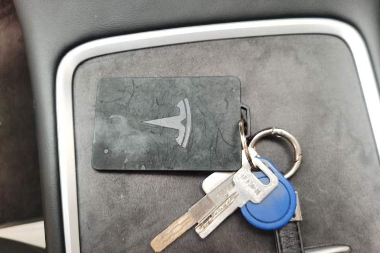 Used Tesla Model Y 2022 Revised Version Rear-Wheel Drive Vehicle Key