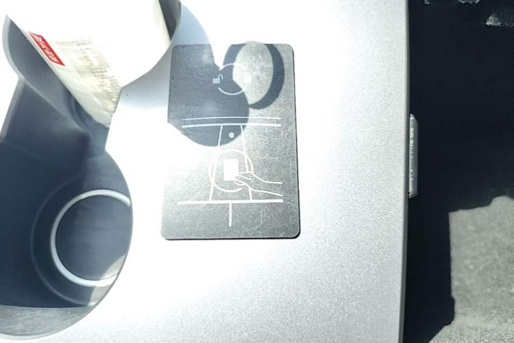 Used Tesla Model Y 2022 Long-Range All-Wheel-Drive Version Vehicle Key