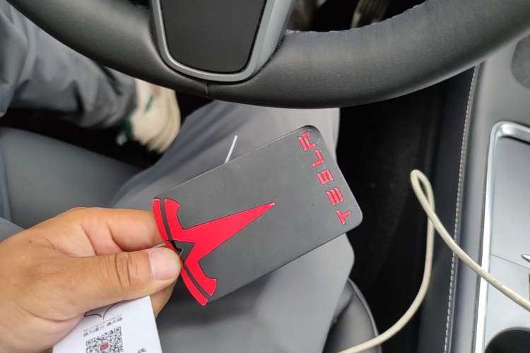 Used Tesla Model Y 2022 Long-Range All-Wheel-Drive Version Vehicle Key