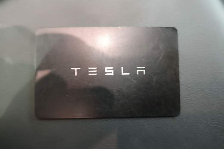 Used Tesla Model Y 2022 Long-Range All-Wheel-Drive Version Vehicle Key