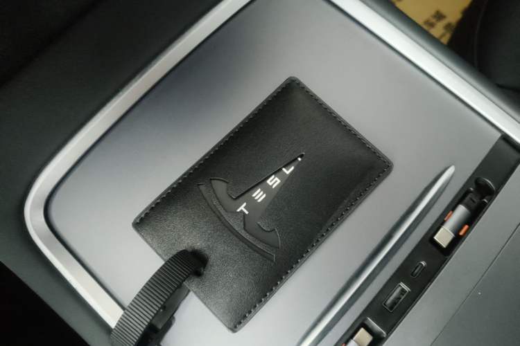 Used Tesla Model Y 2022 Revised Version Rear-Wheel Drive Vehicle Key