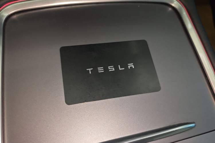 Used Tesla Model Y 2022 Long-Range All-Wheel-Drive Version Vehicle Key