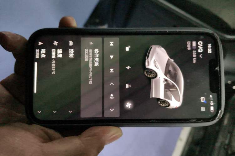 Used Tesla Model Y 2022 Long-Range All-Wheel-Drive Version Vehicle Key