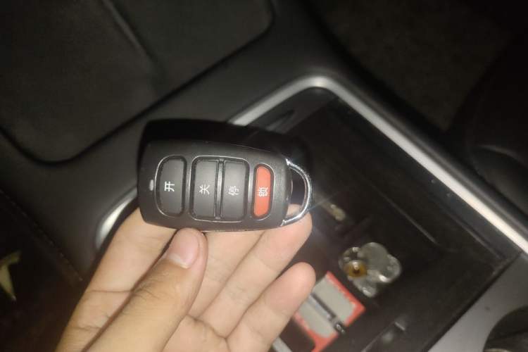 Used Tesla Model Y 2022 Long-Range All-Wheel-Drive Version Vehicle Key
