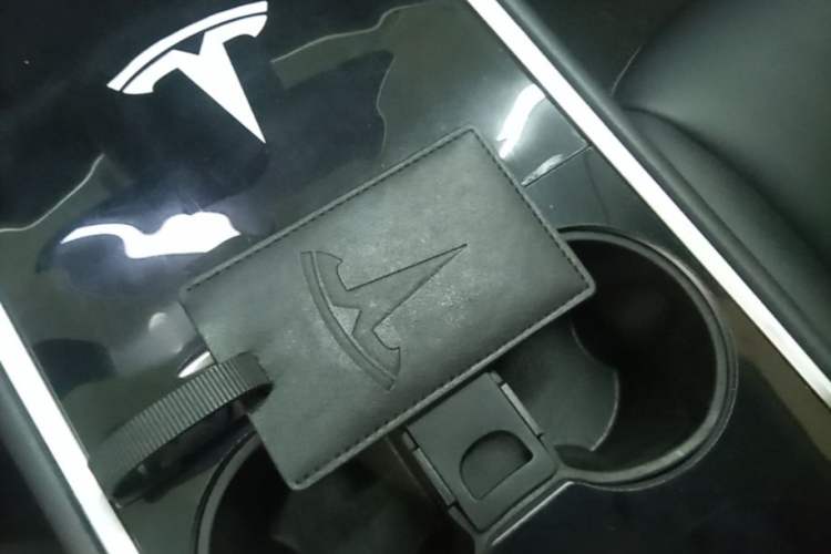 Used Tesla Model Y 2022 Long-Range All-Wheel-Drive Version Vehicle Key