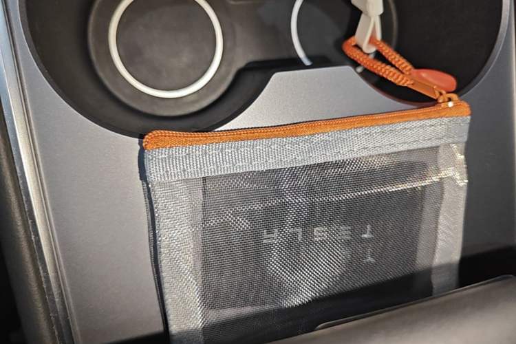 Used Tesla Model Y 2022 Long-Range All-Wheel-Drive Version Vehicle Key